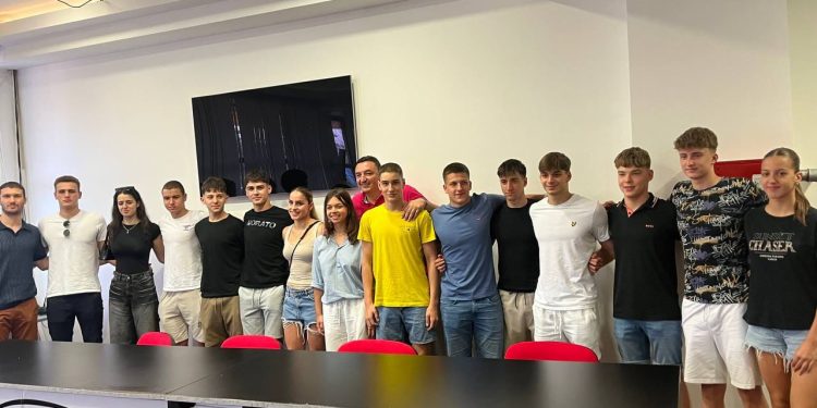 Комисијата за спорт на ВМРО-ДПМНЕ оствари средба со репрезентативците во пливање