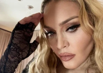 Мадона работи на автобиографски филм