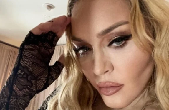 Мадона работи на автобиографски филм