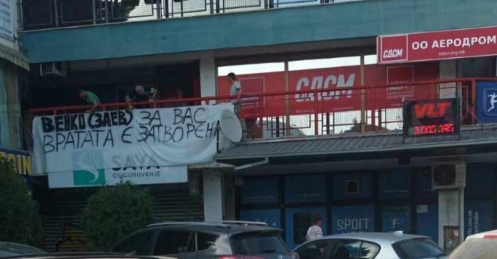 (ФОТО) „За вас вратата е затворена“: СДСМ Аеродром со порака до Филипче и Заев