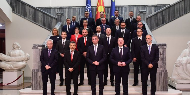 Министрите ги заземаа новите позиции: Прв работен ден на владата предводена од Мицкоски