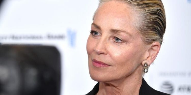 Изгубив милиони по мозочниот удар, вели Шерон Стоун