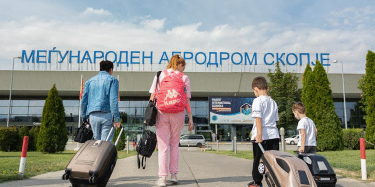 Дојава за бомба на скопскиот аеродром, сите летови биле откажани – се огласи МВР