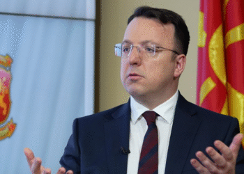 Николоски: Нова авиолинија Скопје – Келн, Визер започна со продажба на билети