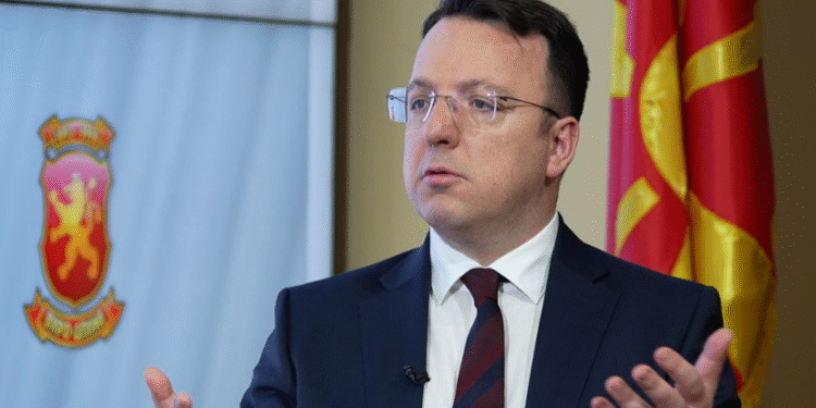 Николоски: Нова авиолинија Скопје – Келн, Визер започна со продажба на билети