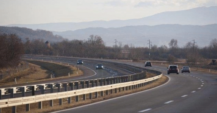 Зголемена фреквенција на возила по патиштата, на граничните премини нема подолги задржувања