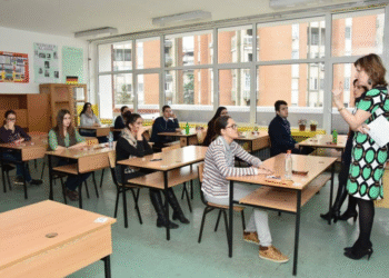 Во тетовска Гимназија предвидени 8 паралелки, ама се запишале само 22 деца