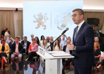 По изборите ќе има нови луѓе во партијата и реконструкција на Владата, најави Мицкоски