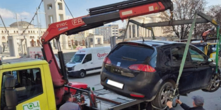 Санкционирани 100 непрописно паркирани возила во Центар