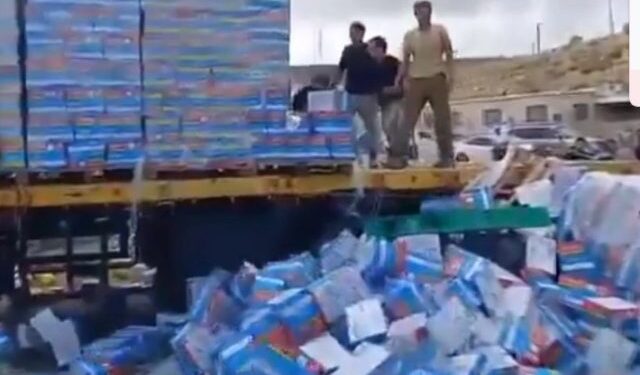 Флотила со помош за Газа тргна од Барселона – на неа Тунберг и Канингем