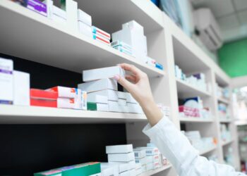 Прекумерната употреба на лекови за болка ја зголемува отпорноста кај бактериите кон лекови