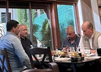 Бранко Црвеноквски на вечера со градоначалник и пратеник од ВМРО – ДПМНЕ