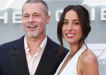 По бурниот развод со Анџелина, Бред Пит е повторно заљубен како тинејџер