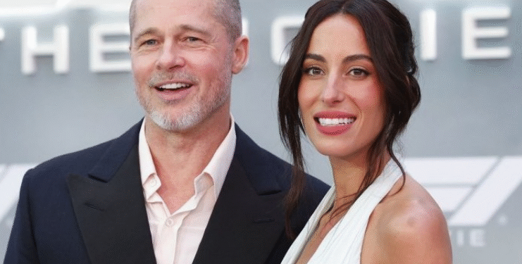 По бурниот развод со Анџелина, Бред Пит е повторно заљубен како тинејџер