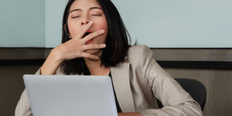 Оваа секојдневна навика е подеднакво опасна како пушењето, а речиси сите ја имаме