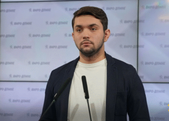 СДС со елементарно непознавање на младинските состојби во земјава, ВМРО-ДПМНЕ работи на конкретни политики и мерки, обвини Конески