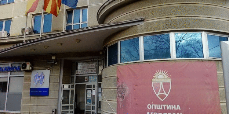 Општина Аеродром ја продолжи исплатата еднократна помош за првачиња и новороденчиња