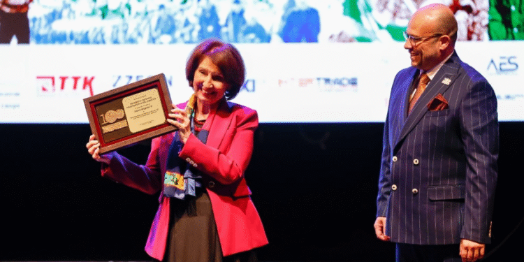 Сиљановска-Давкова патрон на прославата за 100 години „Љуботен“