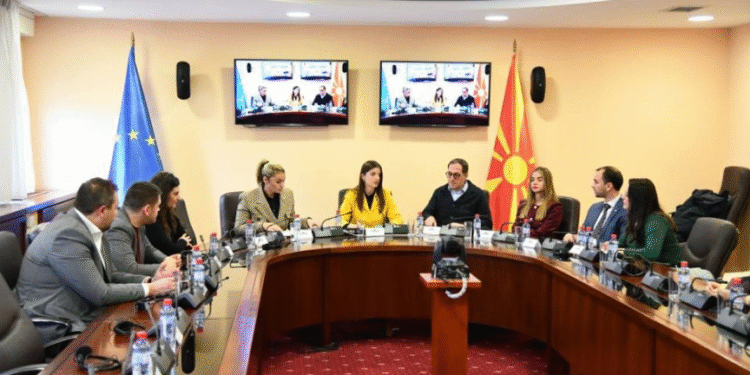 Владата го подобрува животот на младите за да ги задржи дома, кажа Трајков