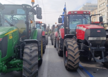 Грчките земјоделци најавуваат масовни блокади од 30 ноември