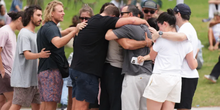 Трагедија во Сиднеј: Расте бројот на жртви од пукањето на плажата Бондаи