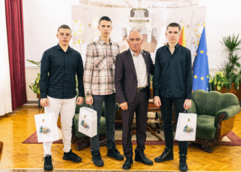 Средношколците победници на „Средношколец-милионер“ кај Коњановски