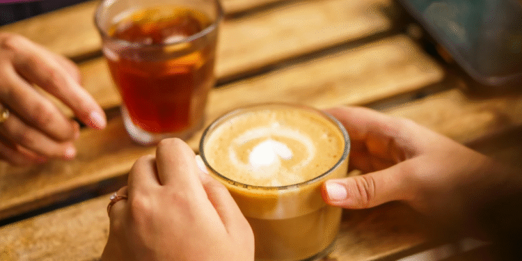 Што е поздраво за коските кај жените – чај или кафе?