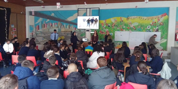 Превентивна кампања против пиротехника реализирана во училиштата во Кичево