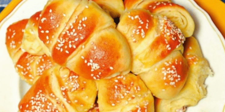 Рецепт за меки, миризливи кифлички што секогаш успеваат