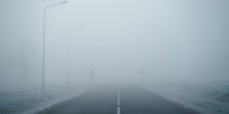 Намалена видливост и можни одрони на повеќе патни правци