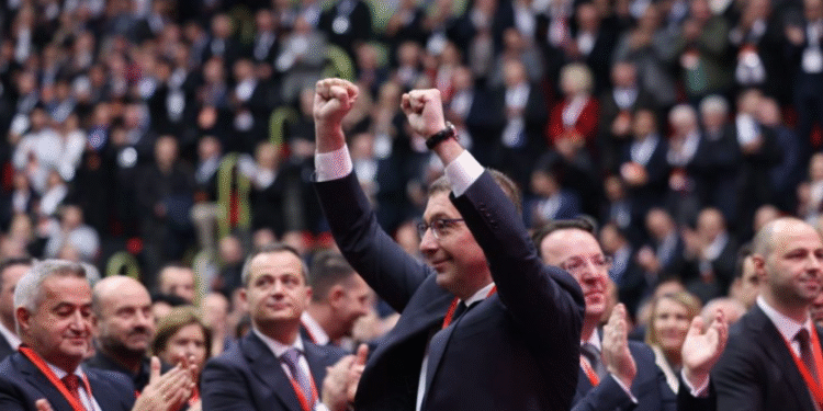 Убедлива поддршка: 804 делегати „за“ нов мандат на Мицкоски