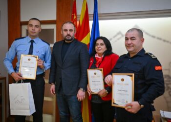 Најдобриот пожарникар, полицаец и крводарител на Скопје добија признанија
