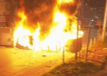 Софија во хаос – запалени канти, скршени ламби и оштетени трамваи за време на протестот