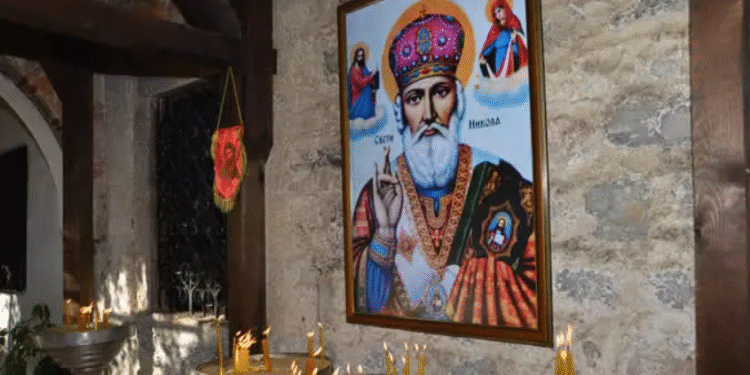 Избегнувајте да го носите ова како подарок за св. Никола: Луѓето веруваат дека вака покажувате непочитување кон домаќинот
