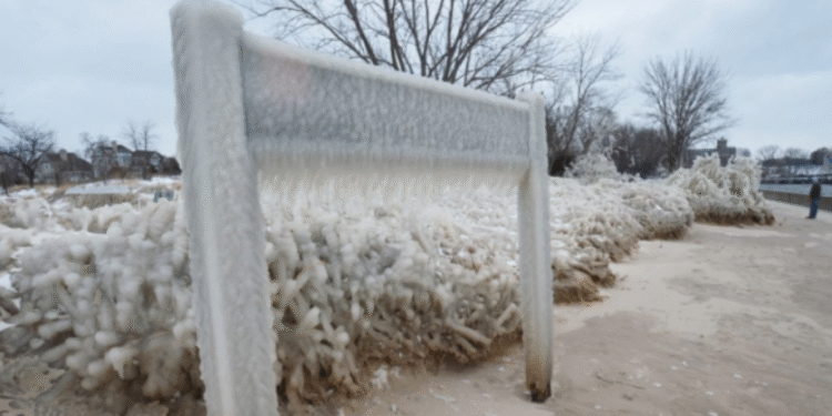 Поради студот и снегот, суспендирана настава во повеќе турски провинции