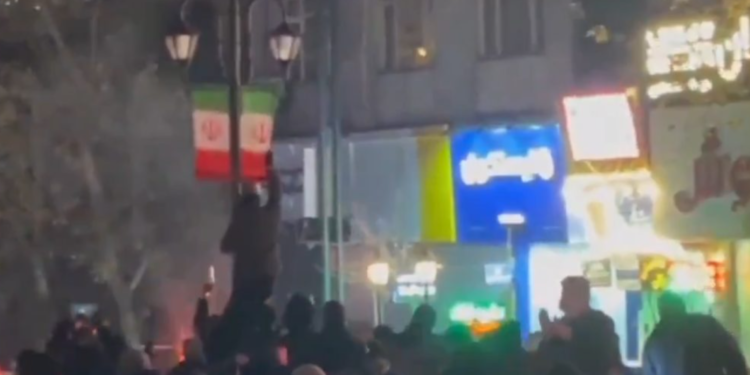 Трамп наводно донел одлука: Се подготвува американска воена акција во Иран