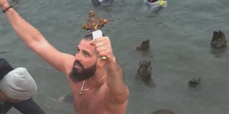 Чесниот крст изваден од Охридското Езеро, Гоџо повторно прв