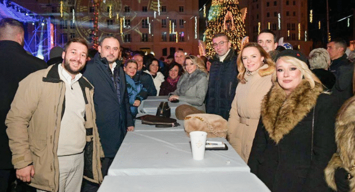 Новата година пречекана на плоштадот „Македонија“ со присуство на премиерот