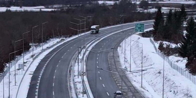 Николоски: Сите државни патишта се исчистени и проодни низ Македонија