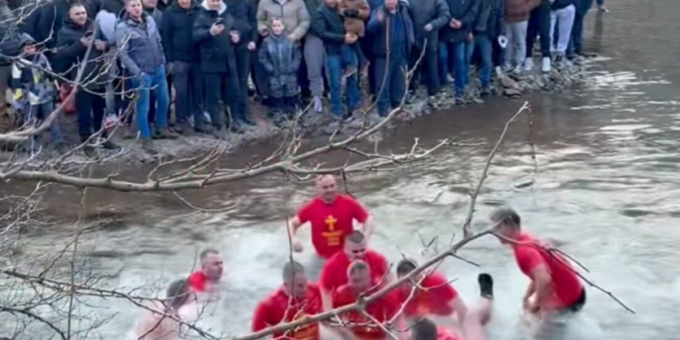 Тоневски: Бог се јави – честитки за Давид Демјанов што го фати светиот крст