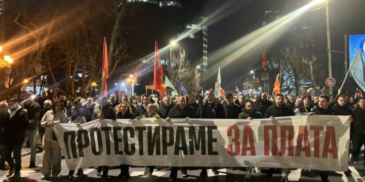 Работниците револтирани: Празни фрижидери, високи цени и мизерни плати