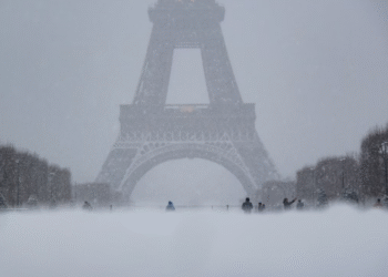 Силен студ и снег предизвикаа смртни случаи и сериозни нарушувања низ Европа