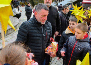 Тоневски: Детската бадникова поворка внесе радост и заедништво во Пробиштип