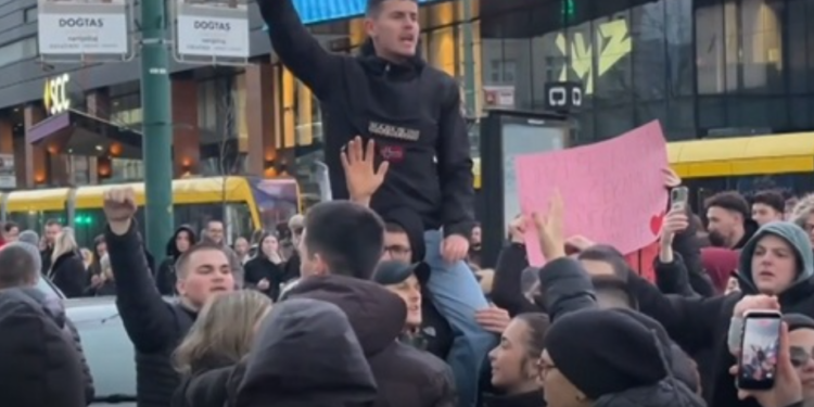 Ден на жалост и протести во Сараево по трагичната несреќа