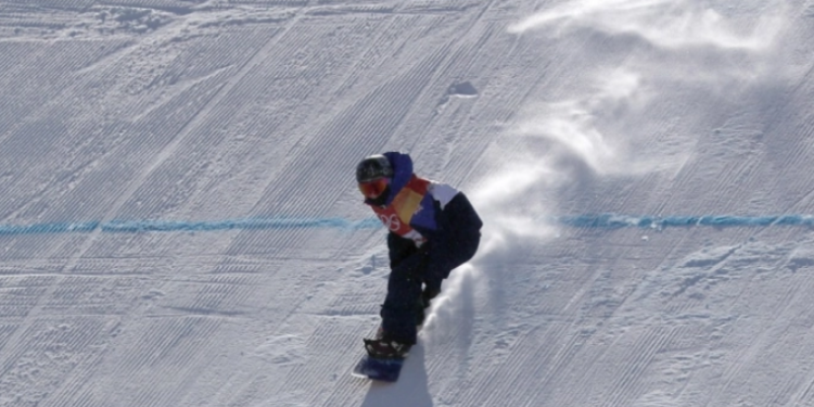 Снег и слаба видливост ги пореметија олимписките натпревари