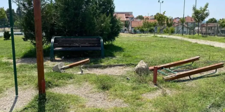 Добро е што се поправаат спортските терени, но се е џабе ако здивените скопјани пак на нив вежбаат уништување