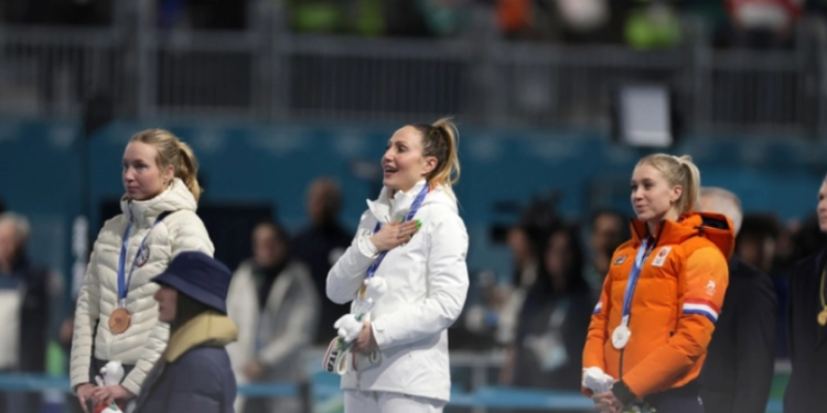 По шест дена: Домаќинот на врвот на табелата