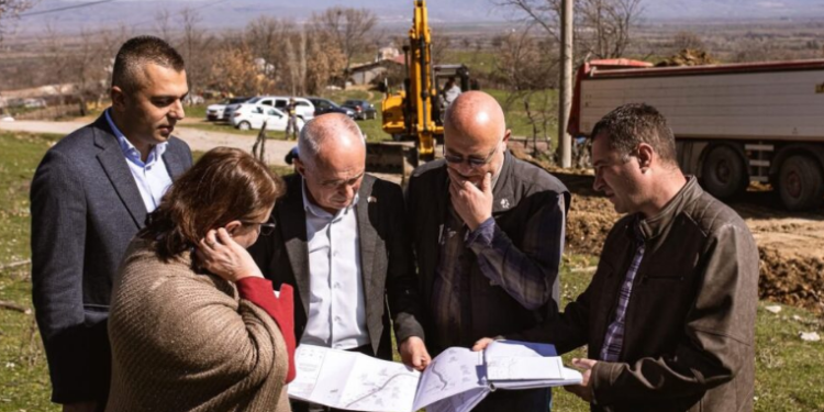 Димитровски: Нови улици, спортски терени и училишна сала во Битола