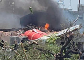 Воен транспортен авион се урна при полетување – неизвесна судбина на 110 војници