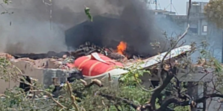 Воен транспортен авион се урна при полетување – неизвесна судбина на 110 војници